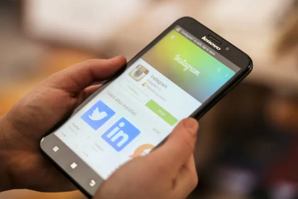 الاعلان الممول في الانستقرام